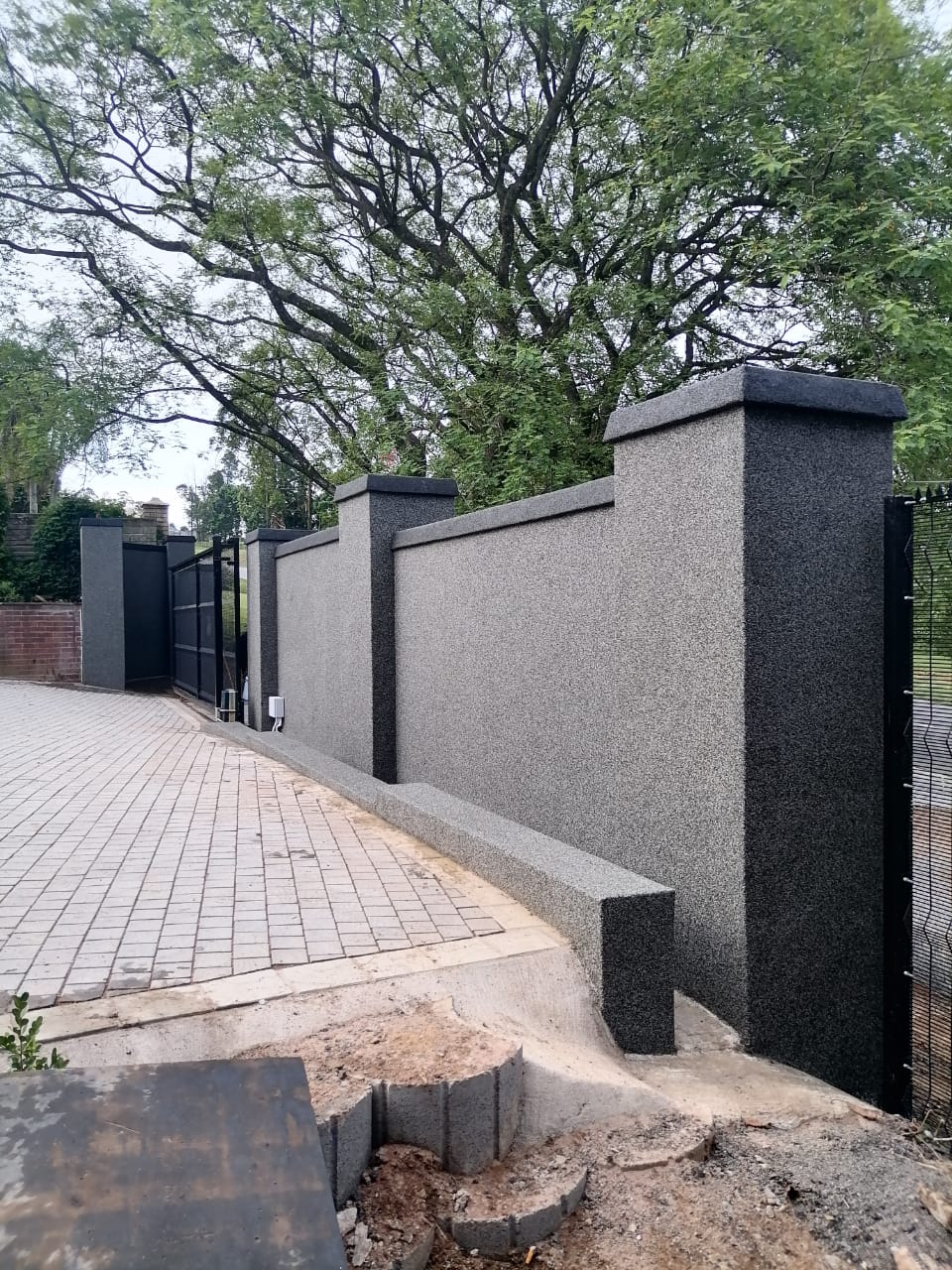 PolyKote pebble wall